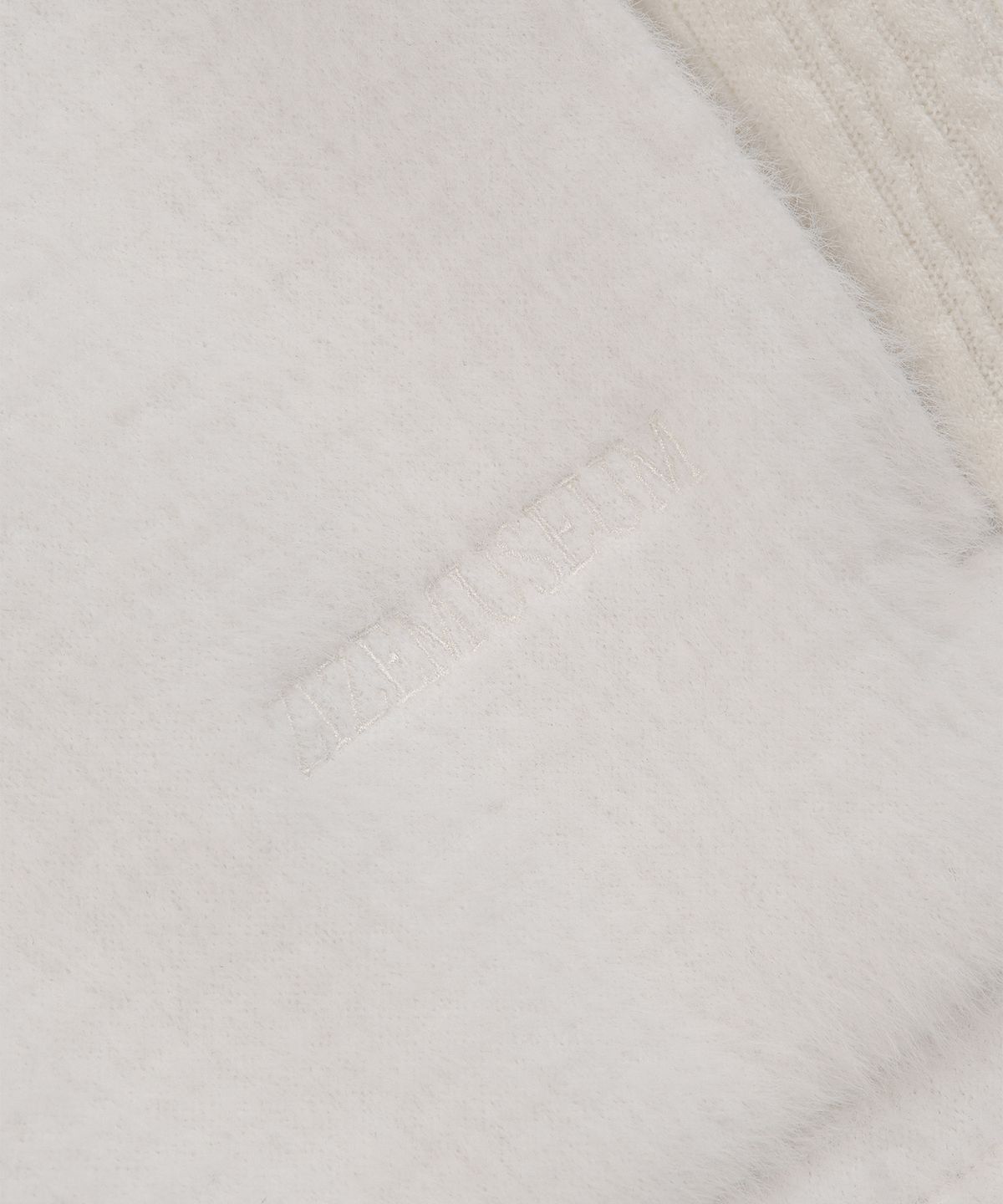 지제뮤지엄(ZIZEMUSEUM) CROPPED HIGH NECK KNIT ZIP-UP (WHITE)