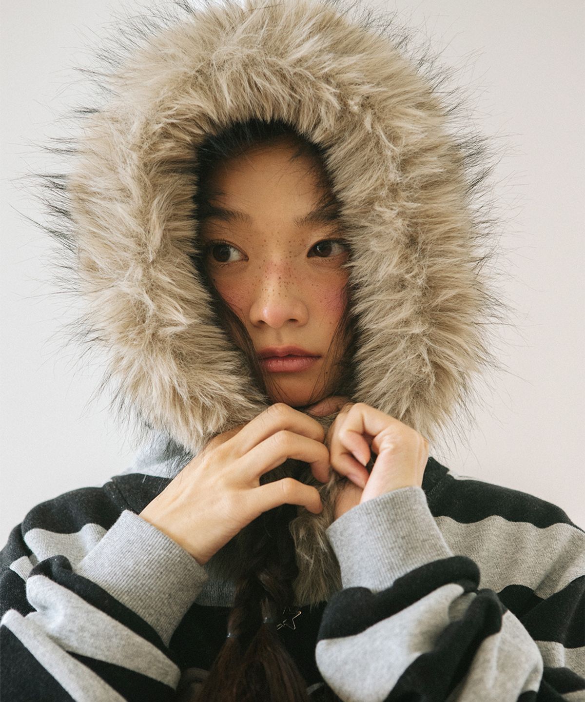 카비시(CAVISH) STRIPED FUR ZIP UP HOODIE BLACK(CV2GFFM485A)