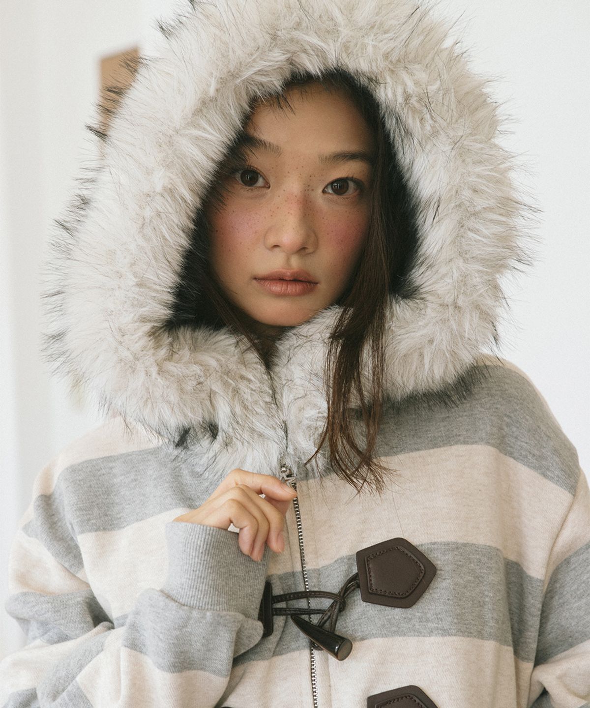 카비시(CAVISH) STRIPED FUR ZIP UP HOODIE GREY(CV2GFFM485A)