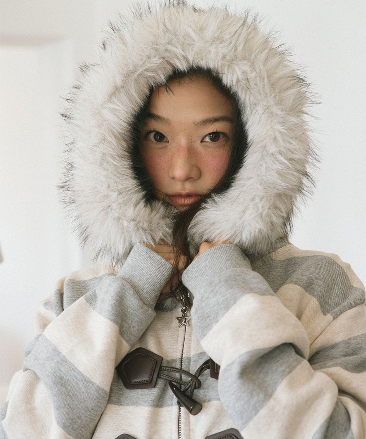 카비시(CAVISH) STRIPED FUR ZIP UP HOODIE GREY(CV2GFFM485A)