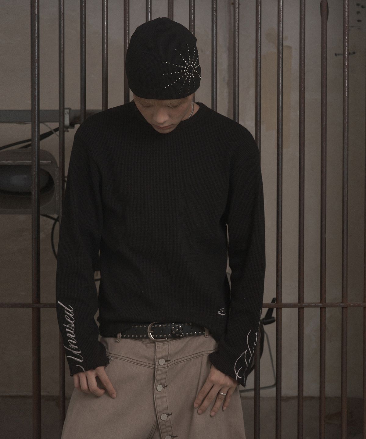 언유즈랩(UNUSEDLAB) 선버스트 스터드 비니 (블랙)