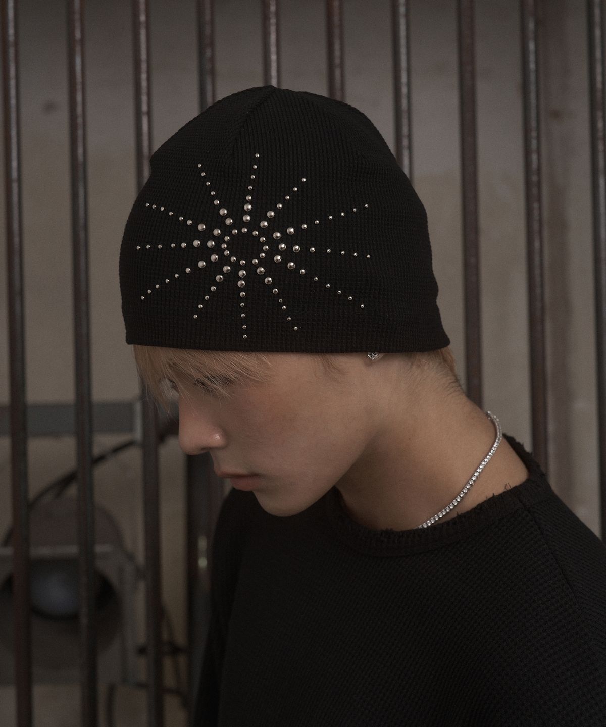 언유즈랩(UNUSEDLAB) 선버스트 스터드 비니 (블랙)