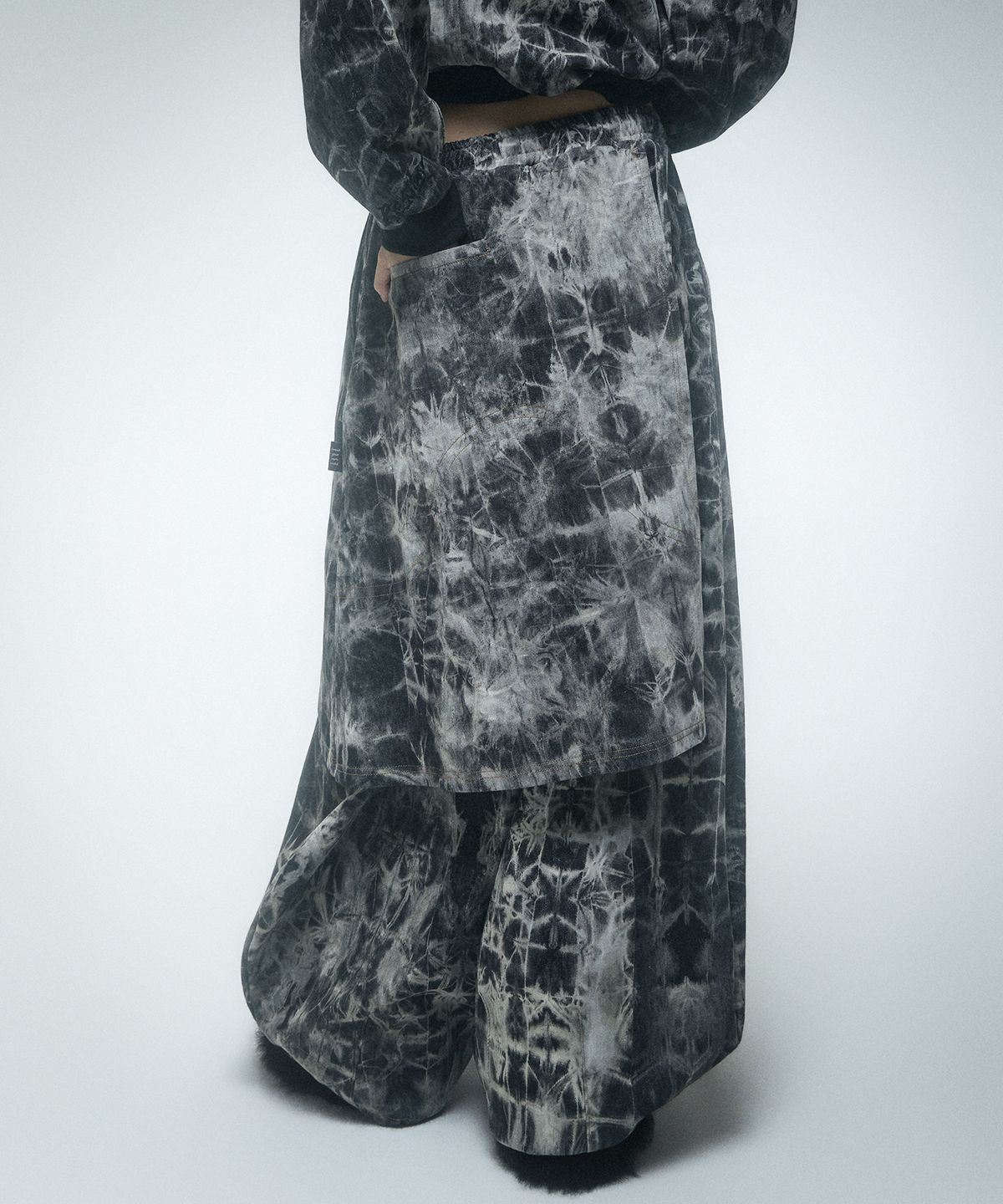 레큘리(RECULER) Pipe dyeing Denim Skirt pants Black