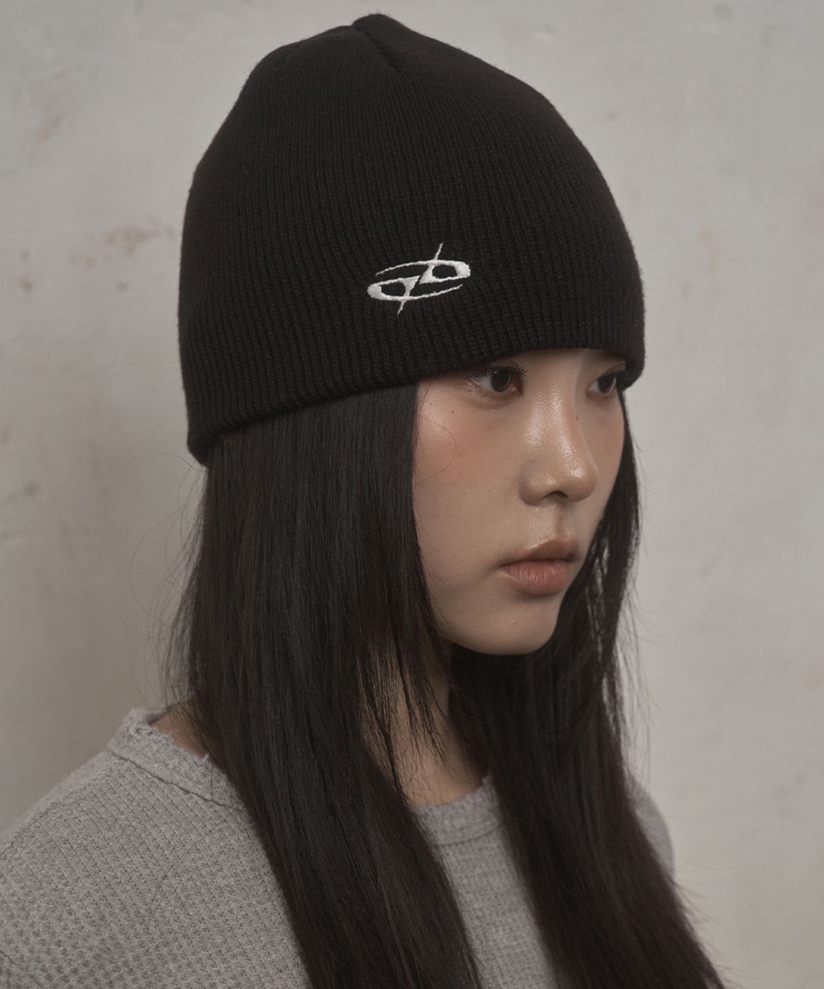 언유즈랩(UNUSEDLAB) 로고 자수 비니 (블랙)