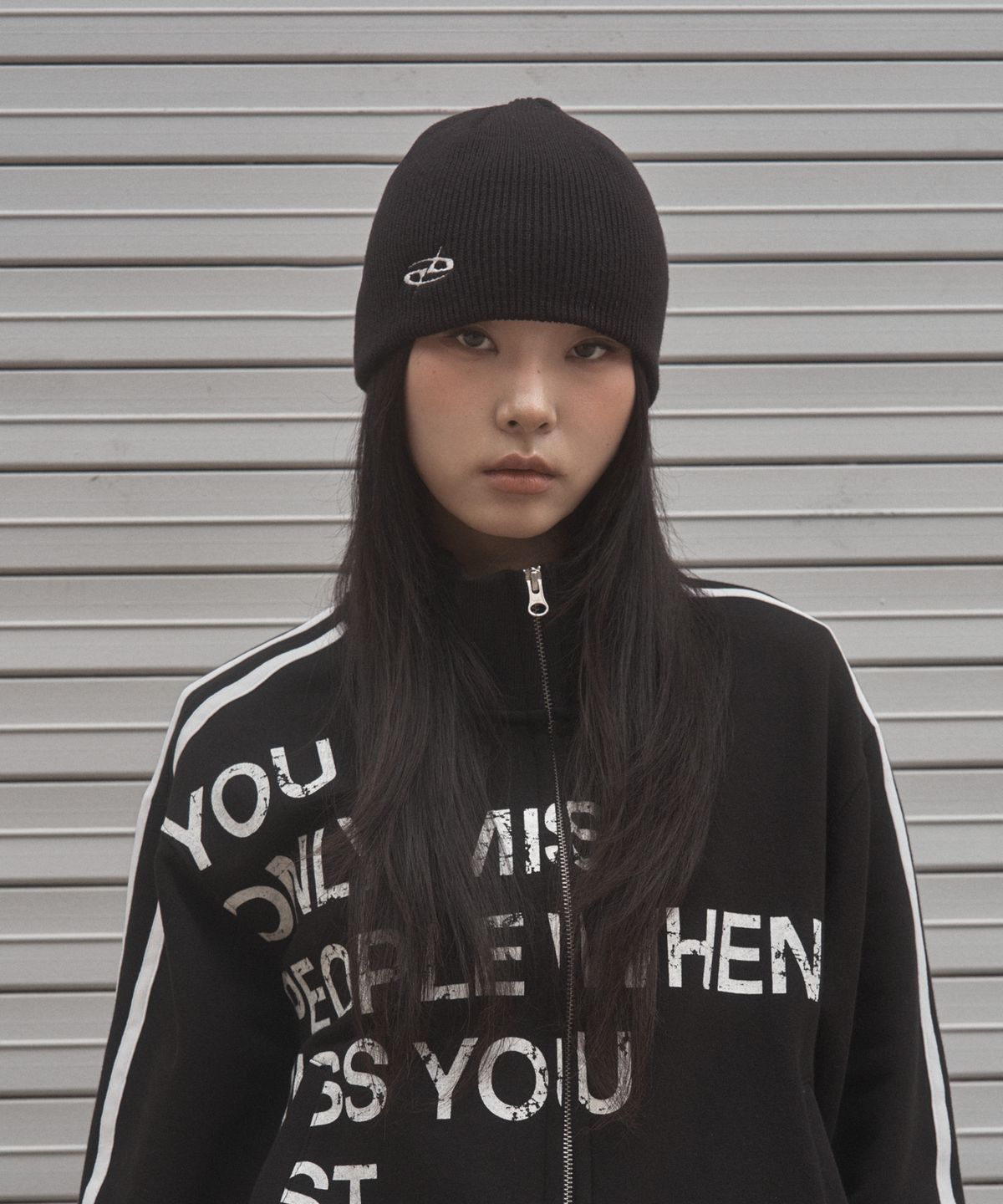 언유즈랩(UNUSEDLAB) 로고 자수 비니 (블랙)