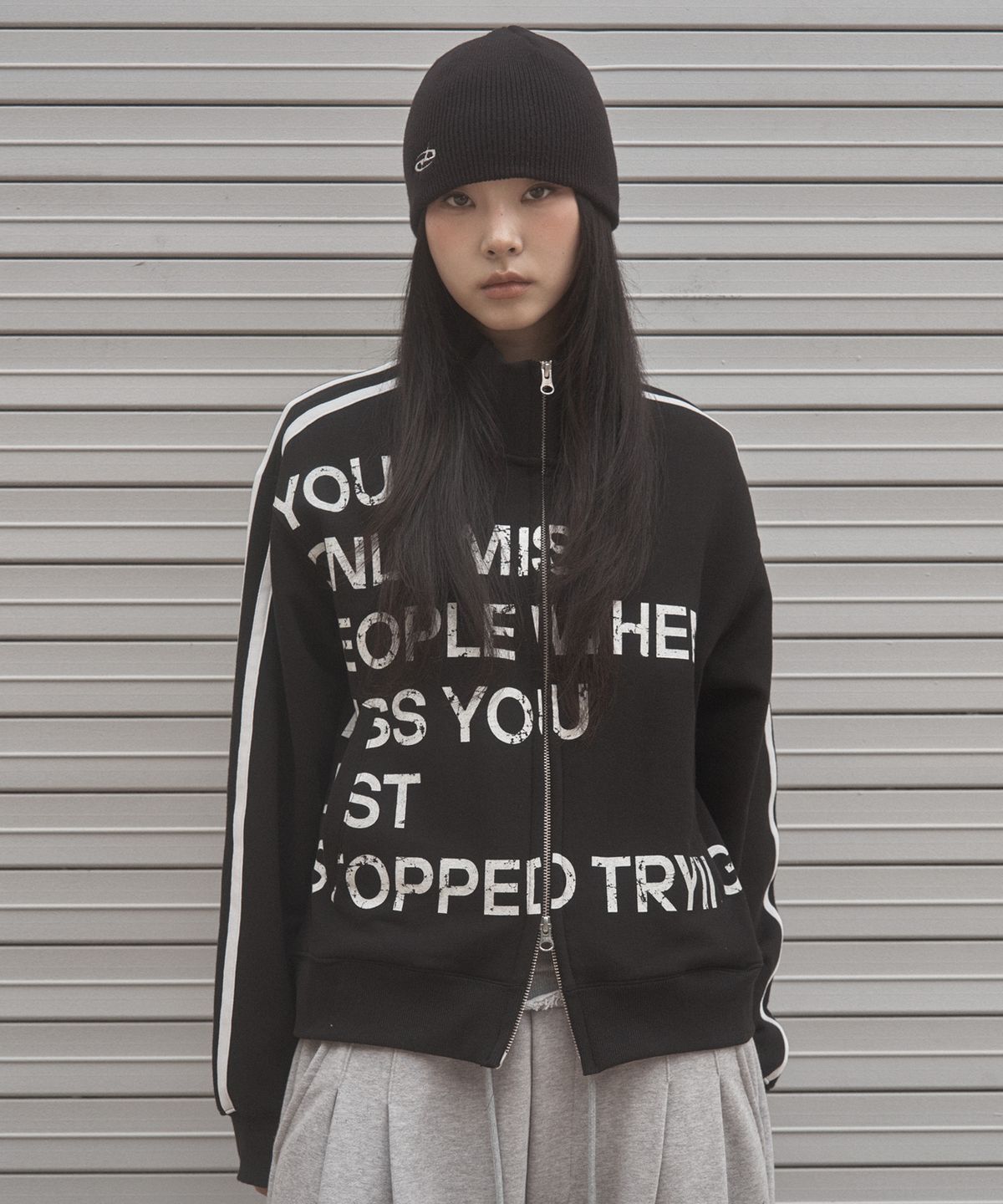언유즈랩(UNUSEDLAB) 로고 자수 비니 (블랙)