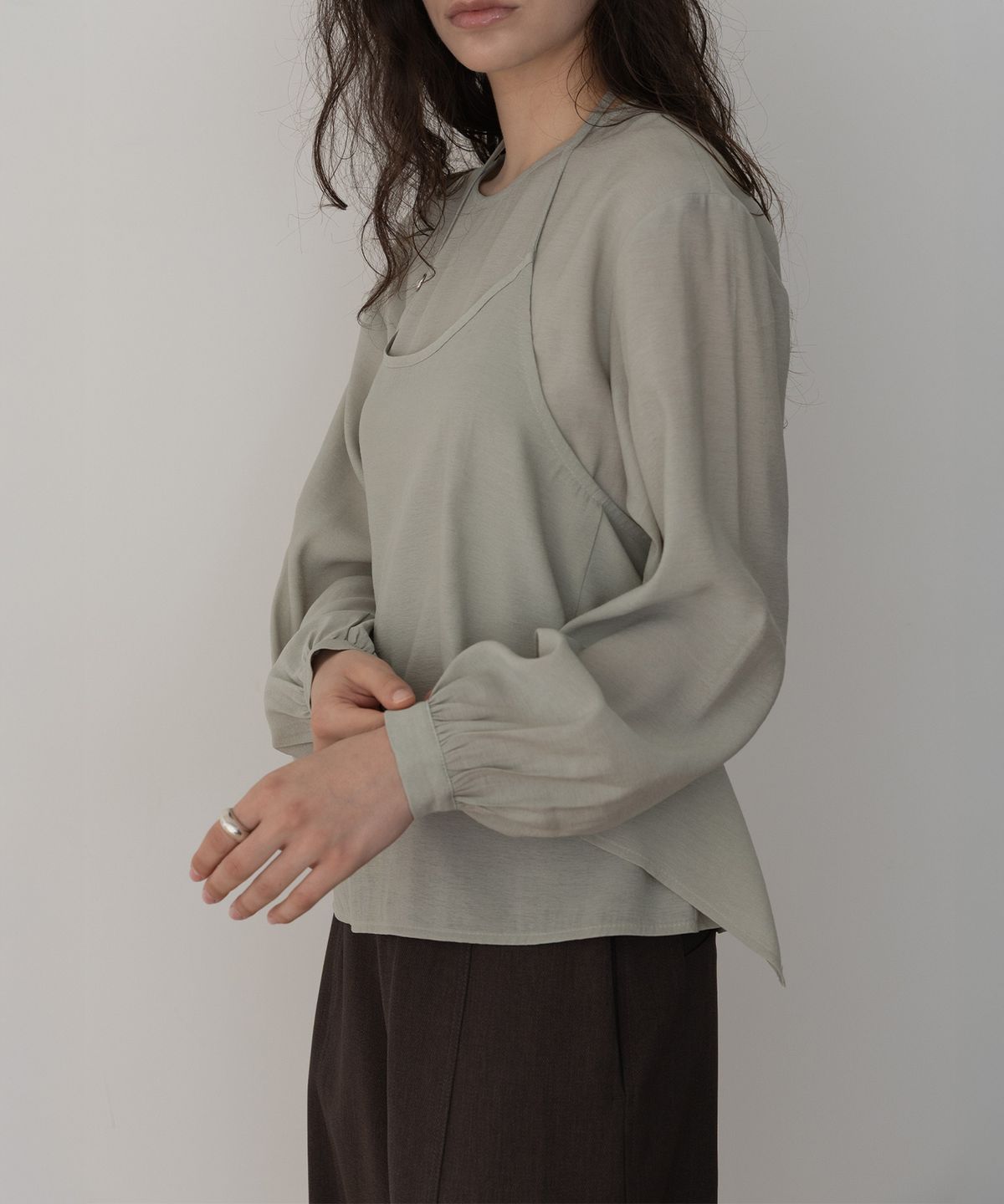 가더(GARDER) Layered Halter Blouse (Light Khaki)