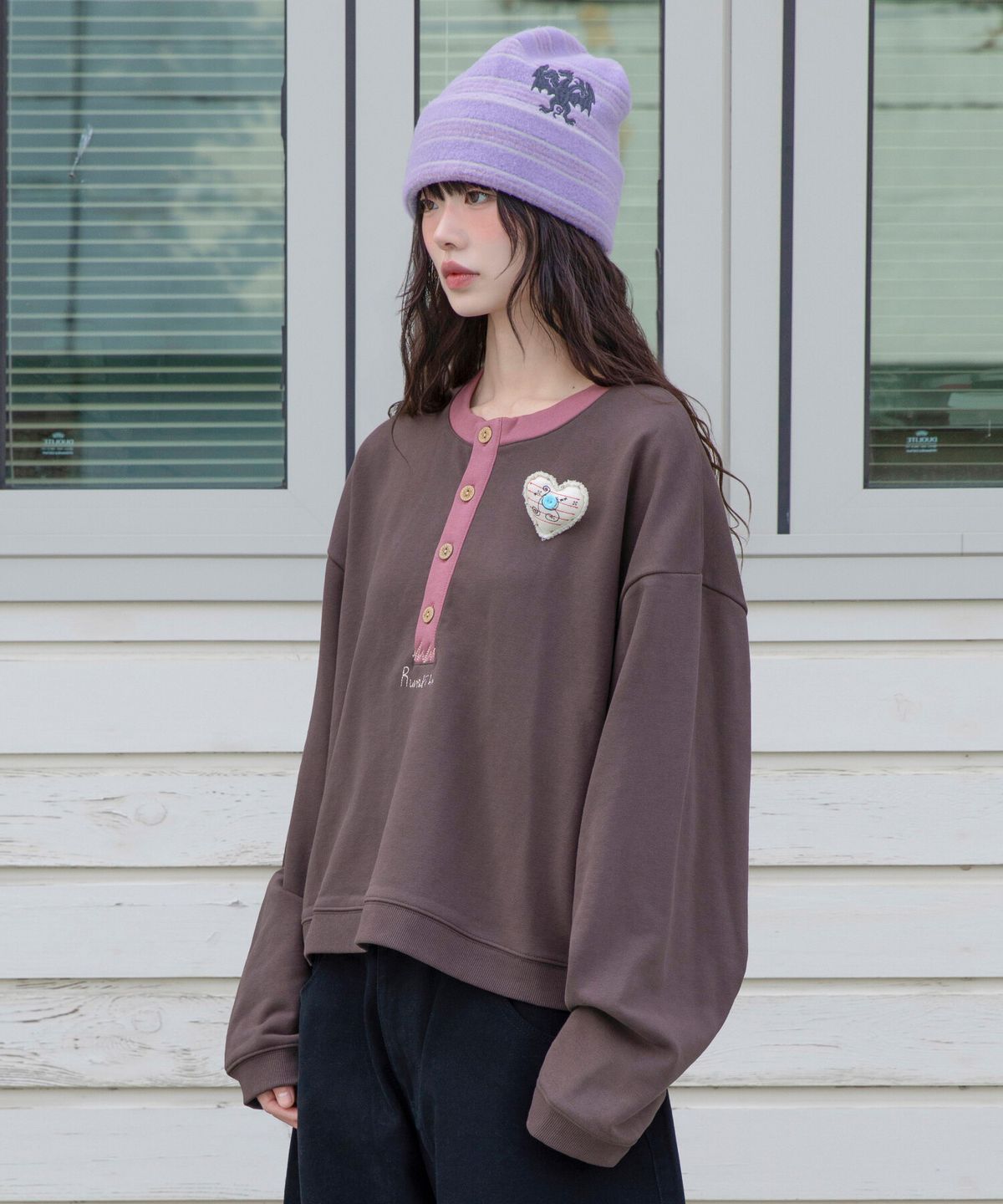 루나키후(RuNaKi'Hu') WXT110 하나고야 헨리넥 스웻셔츠 (BROWN)