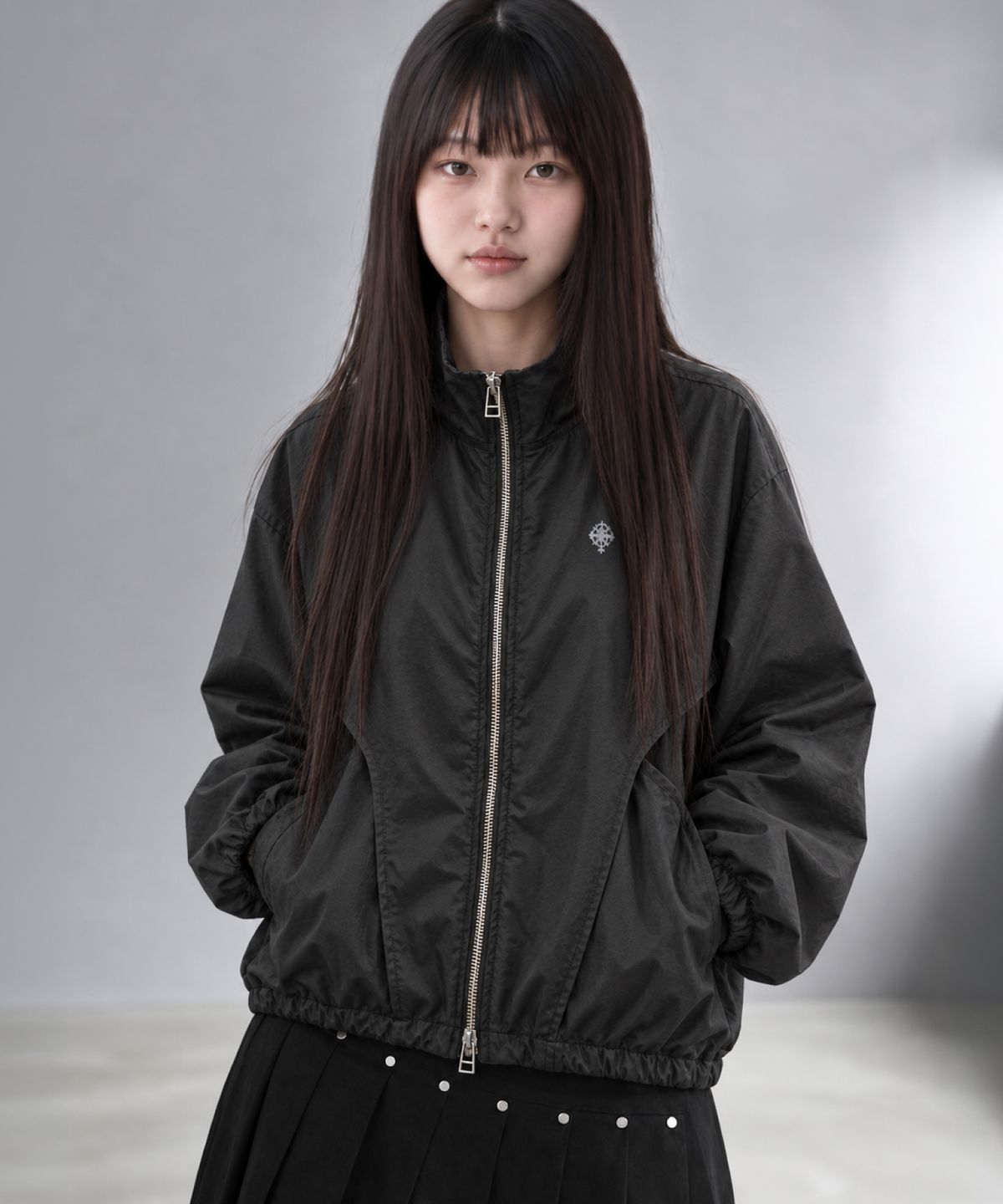 다미쉬(DAMISH) 커브드 포켓 투웨이 바람막이_블랙