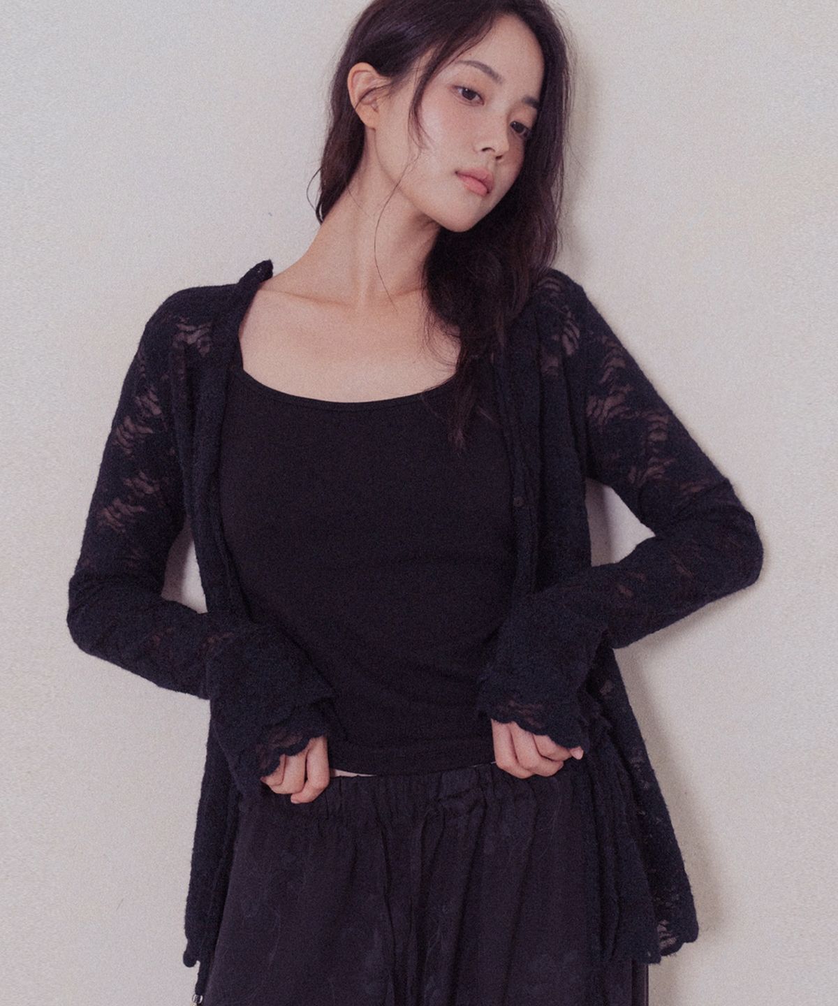 모로아(MOROA) Peach Lace Cardigan-Black