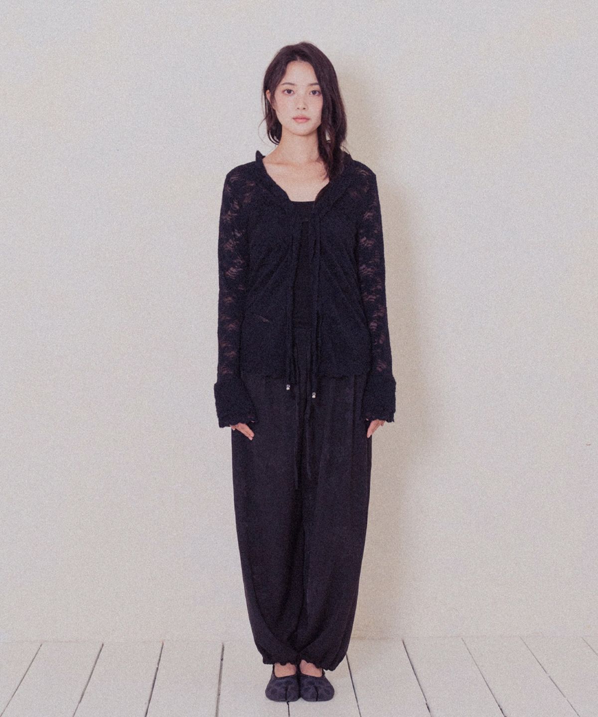 모로아(MOROA) Peach Lace Cardigan-Black