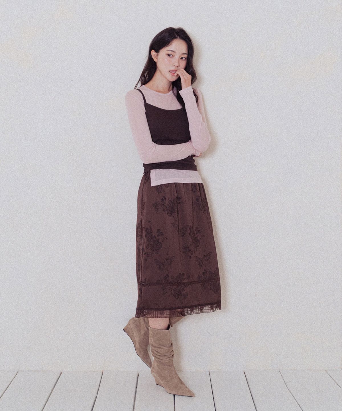 모로아(MOROA) Silky Midi Skirt-Brown