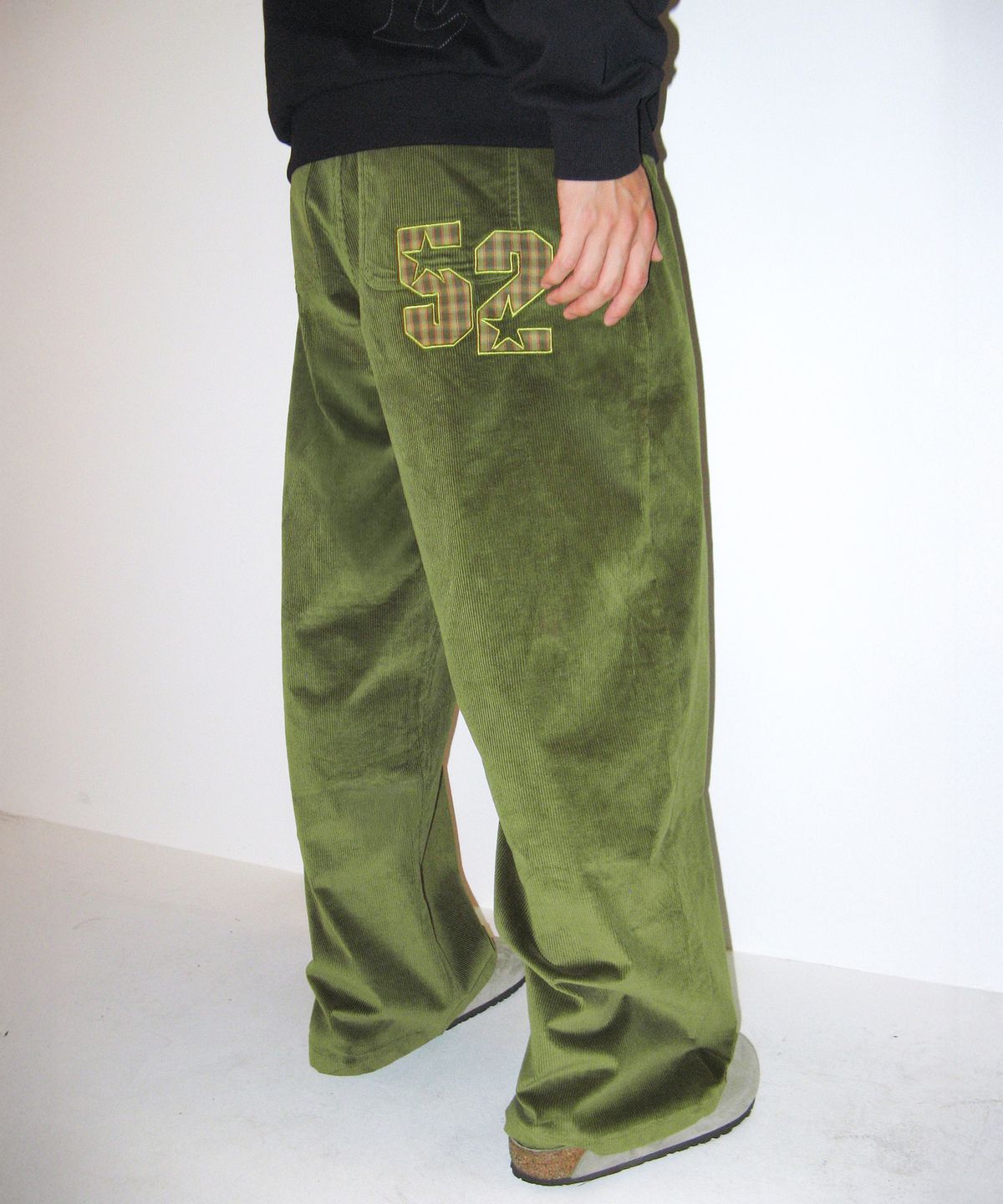 아메스 월드와이드(AMES-WORLDWIDE) OVERFIT CORDUROY 52 PANTS OLIVE