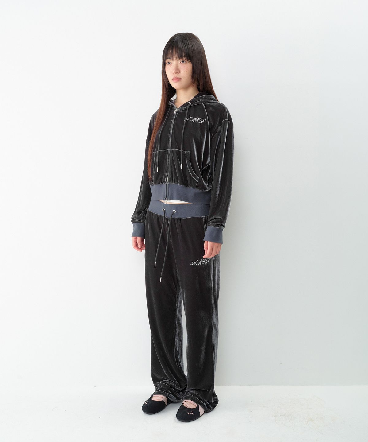 아메스 월드와이드(AMES-WORLDWIDE) HOTFIX VELOUR PANTS CHARCOAL