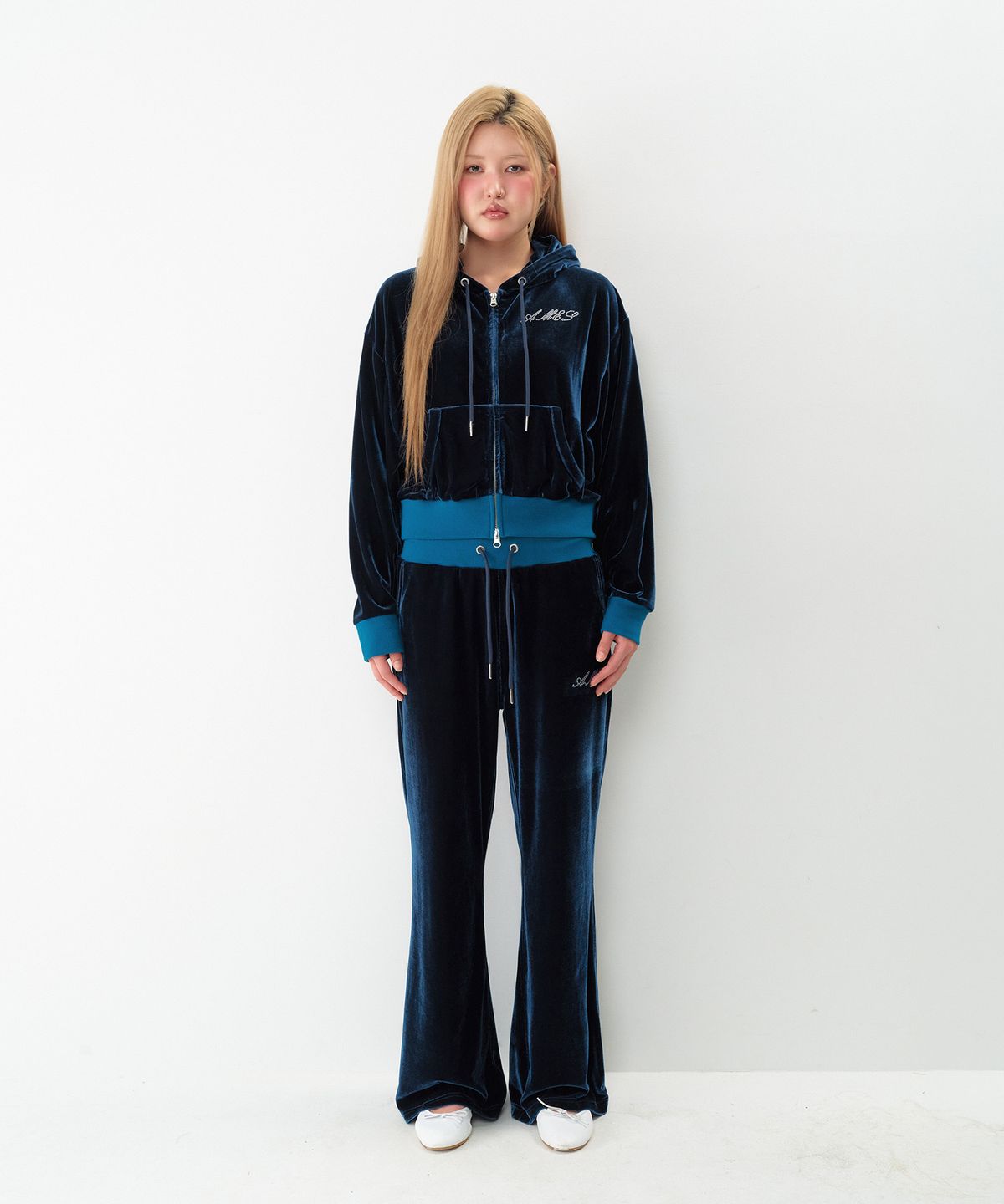 아메스 월드와이드(AMES-WORLDWIDE) HOTFIX VELOUR PANTS BLUE