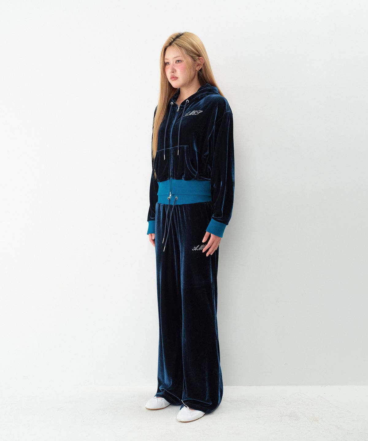 아메스 월드와이드(AMES-WORLDWIDE) HOTFIX VELOUR PANTS BLUE