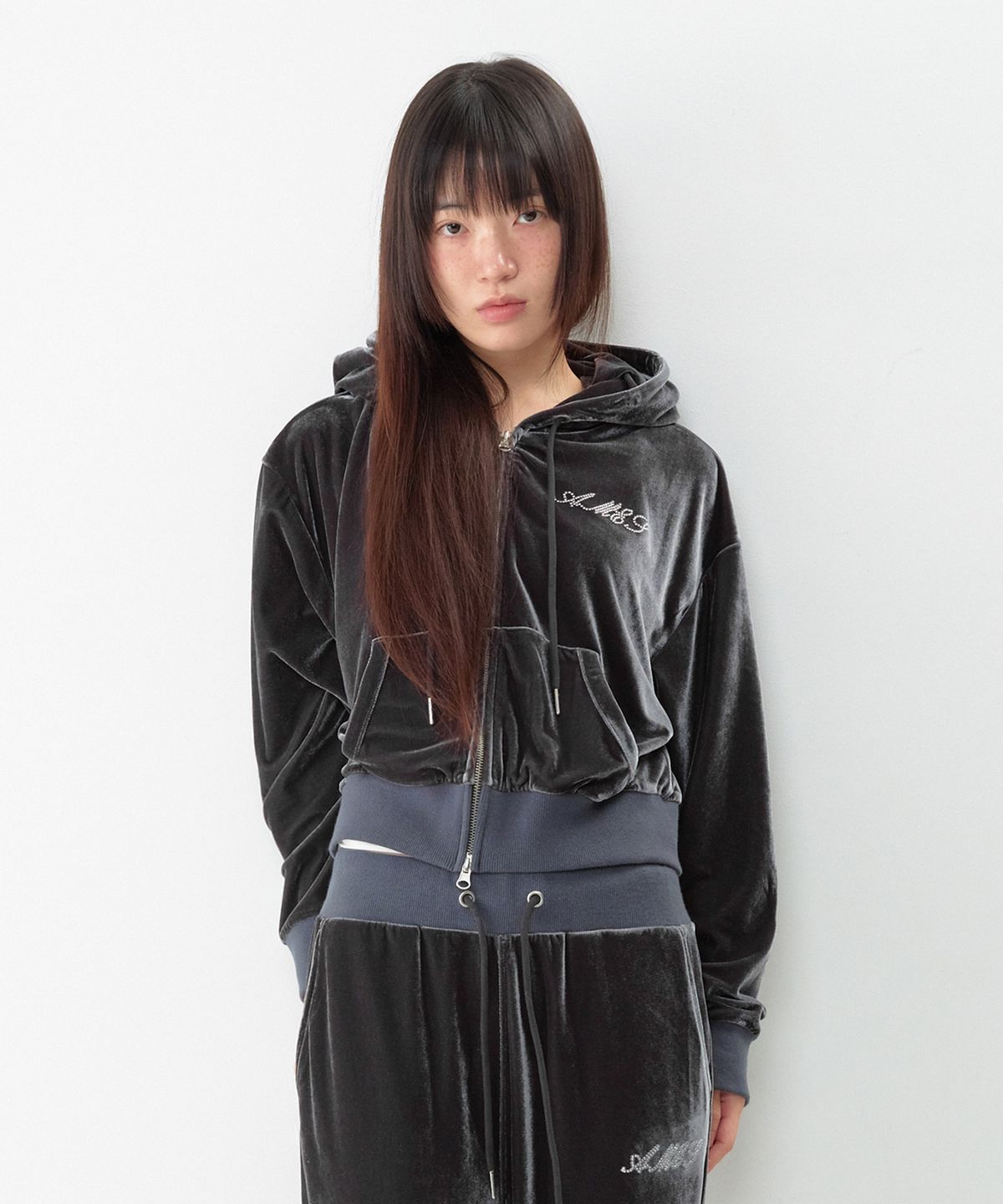 아메스 월드와이드(AMES-WORLDWIDE) HOTFIX VELOUR HOODIE ZIP-UP CHARCOAL