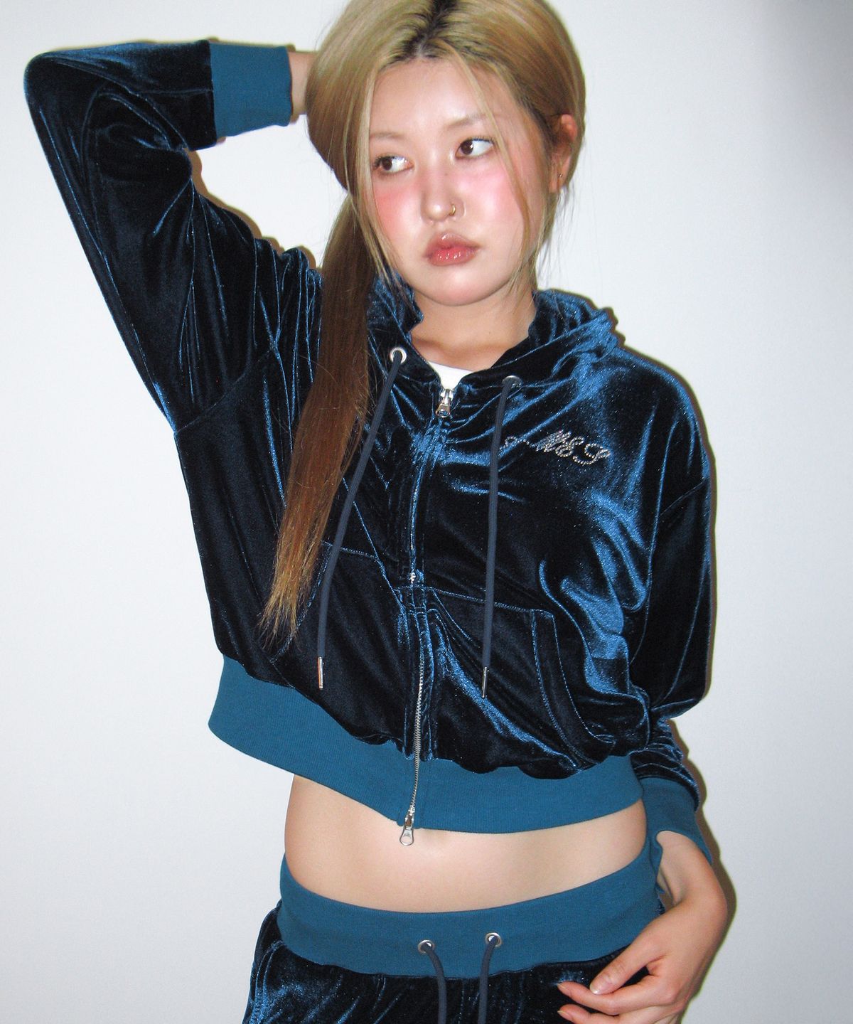 아메스 월드와이드(AMES-WORLDWIDE) HOTFIX VELOUR HOODIE ZIP-UP BLUE