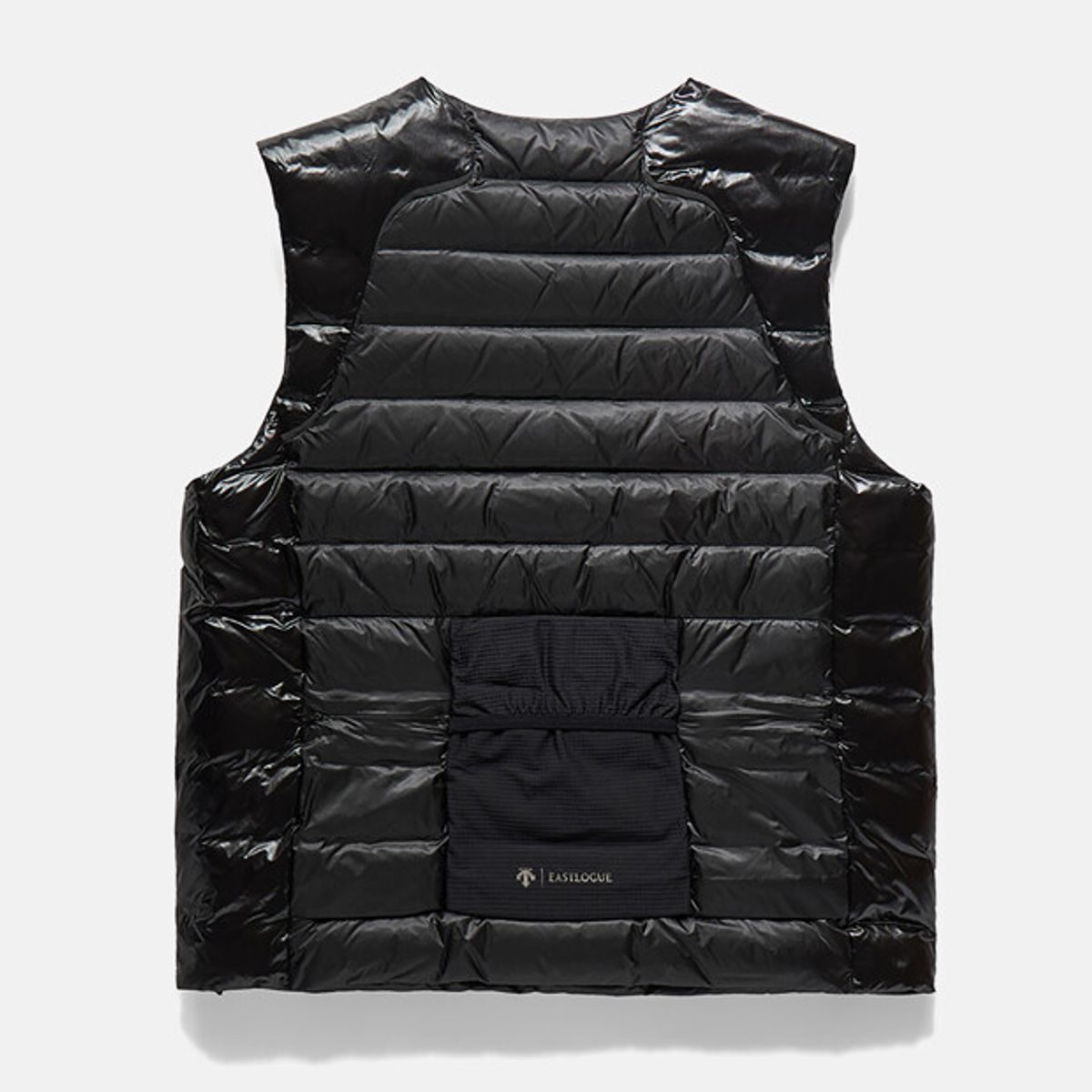 데상트(DESCENTE) [DESCENTE X EASTLOGUE] 어시메트릭 테크 다운 베스트 블랙 SR421HDVO1
