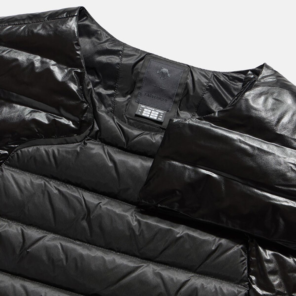 데상트(DESCENTE) [DESCENTE X EASTLOGUE] 어시메트릭 테크 다운 베스트 블랙 SR421HDVO1