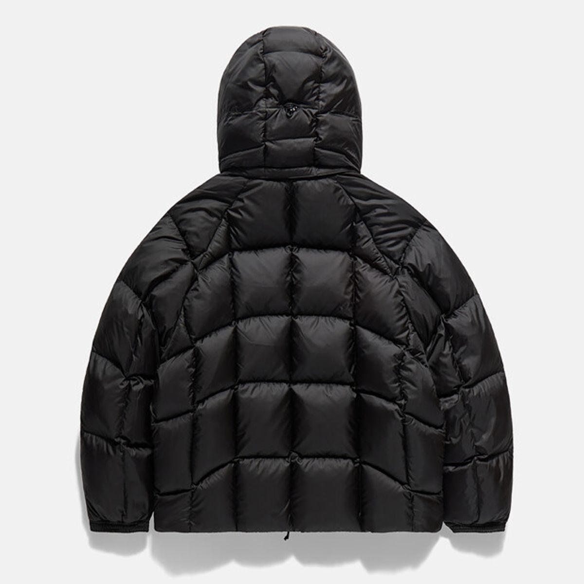 데상트(DESCENTE) [DESCENTE X EASTLOGUE] 몬테인 웨이브 푸퍼 다운 자켓 블랙 SR421HDJO1