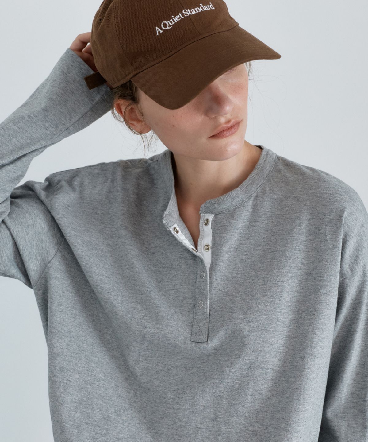 유라고(URAGO) Henley long sleeve t-shirt