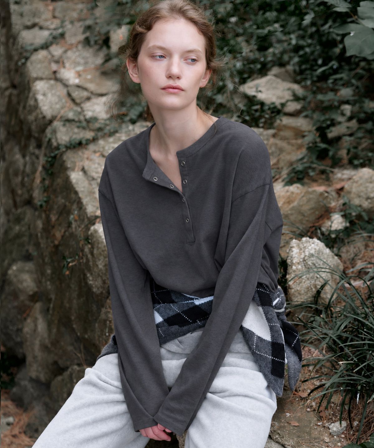 유라고(URAGO) Henley long sleeve t-shirt