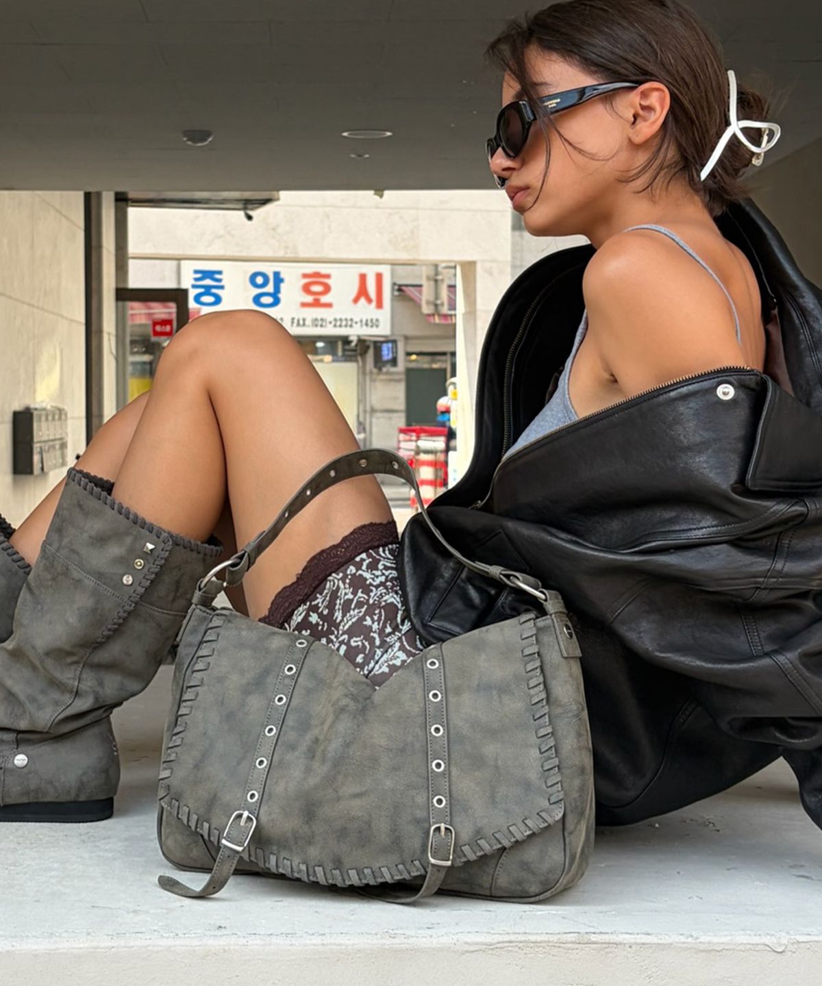 여밈(YEOMIM) braided flap bag (grunge taupe)
