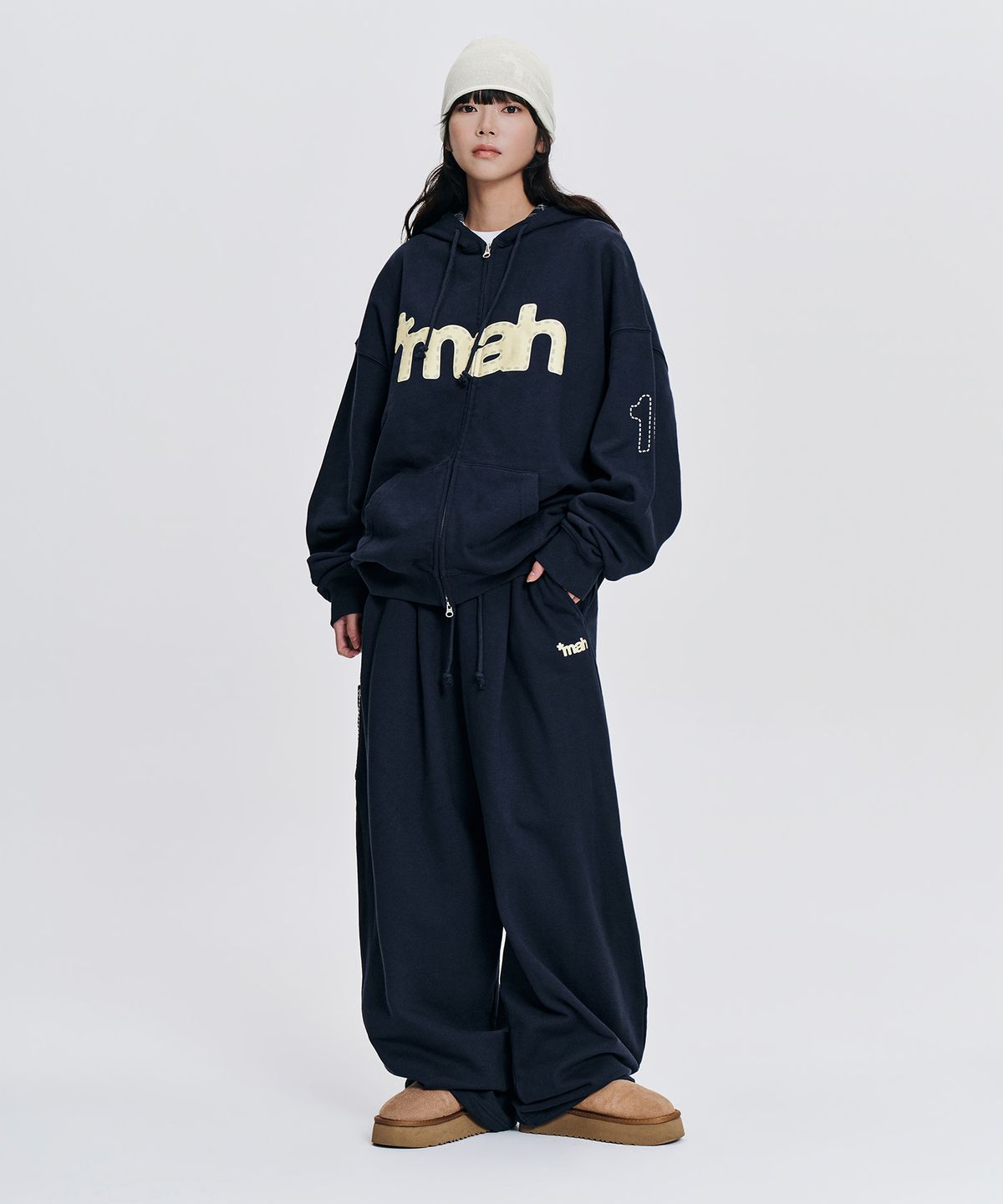마하그리드(MAHAGRID) [10주년] mah LOGO CHECK SWEAT PANTS[NAVY]