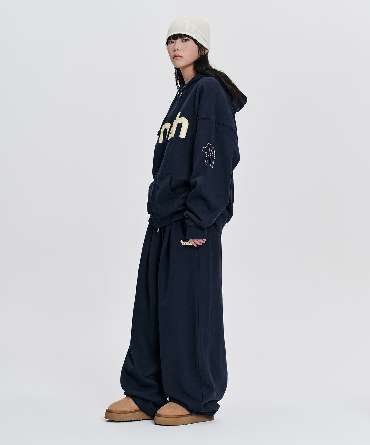 마하그리드(MAHAGRID) [10주년] mah LOGO CHECK SWEAT PANTS[NAVY]