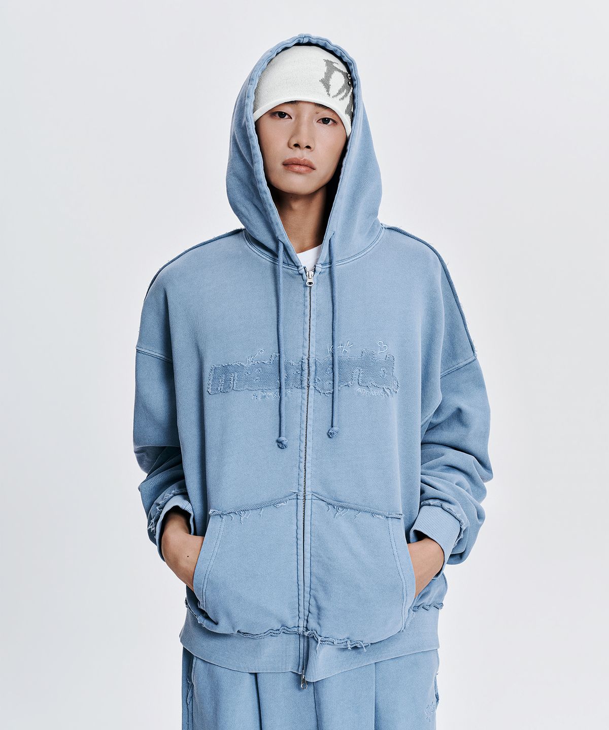 마하그리드(MAHAGRID) [10주년] TRIBAL MGD STUD KNIT BEANIE[IVORY]