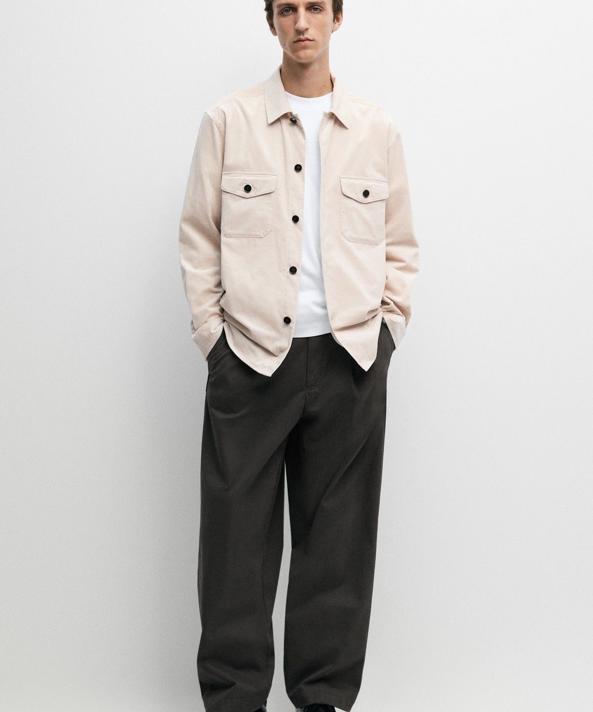 마시모두띠(MASSIMO DUTTI) 스웨이드 포켓 디테일 코듀로이 오버셔츠