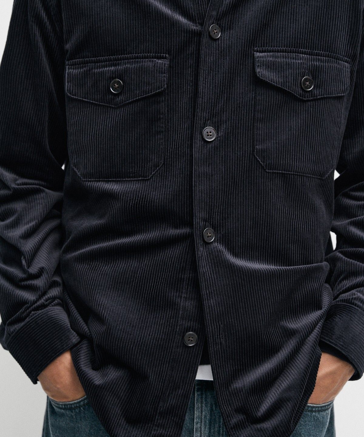 마시모두띠(MASSIMO DUTTI) 스웨이드 포켓 디테일 코듀로이 오버셔츠