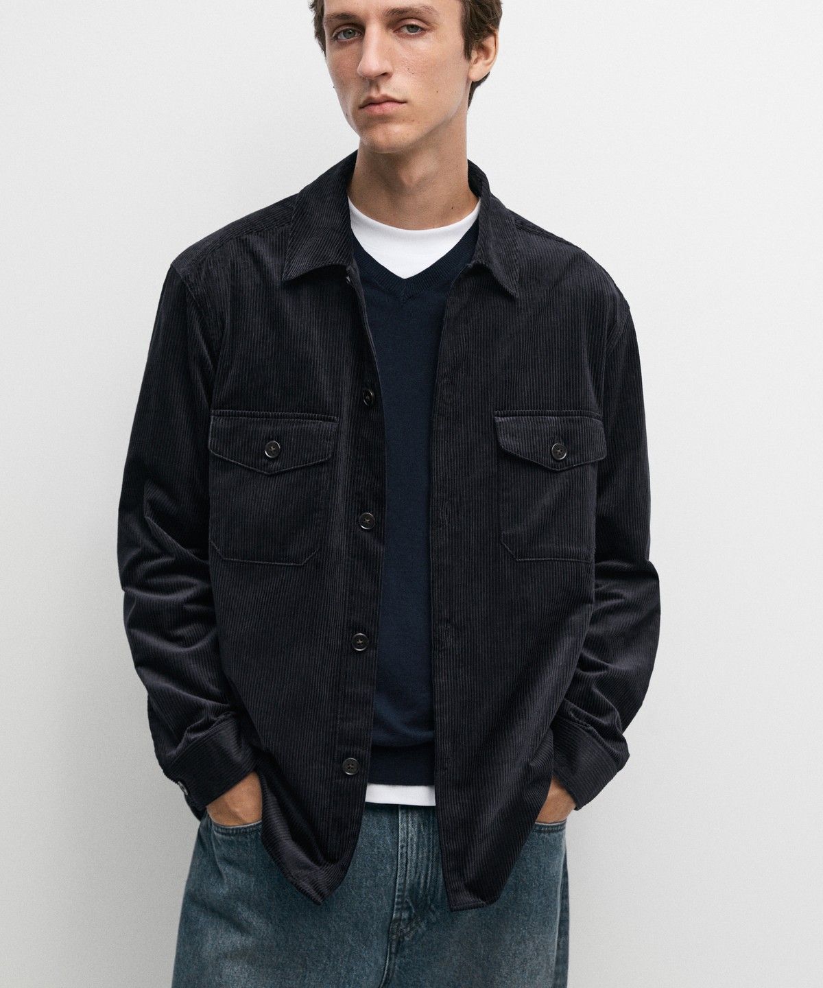 마시모두띠(MASSIMO DUTTI) 스웨이드 포켓 디테일 코듀로이 오버셔츠