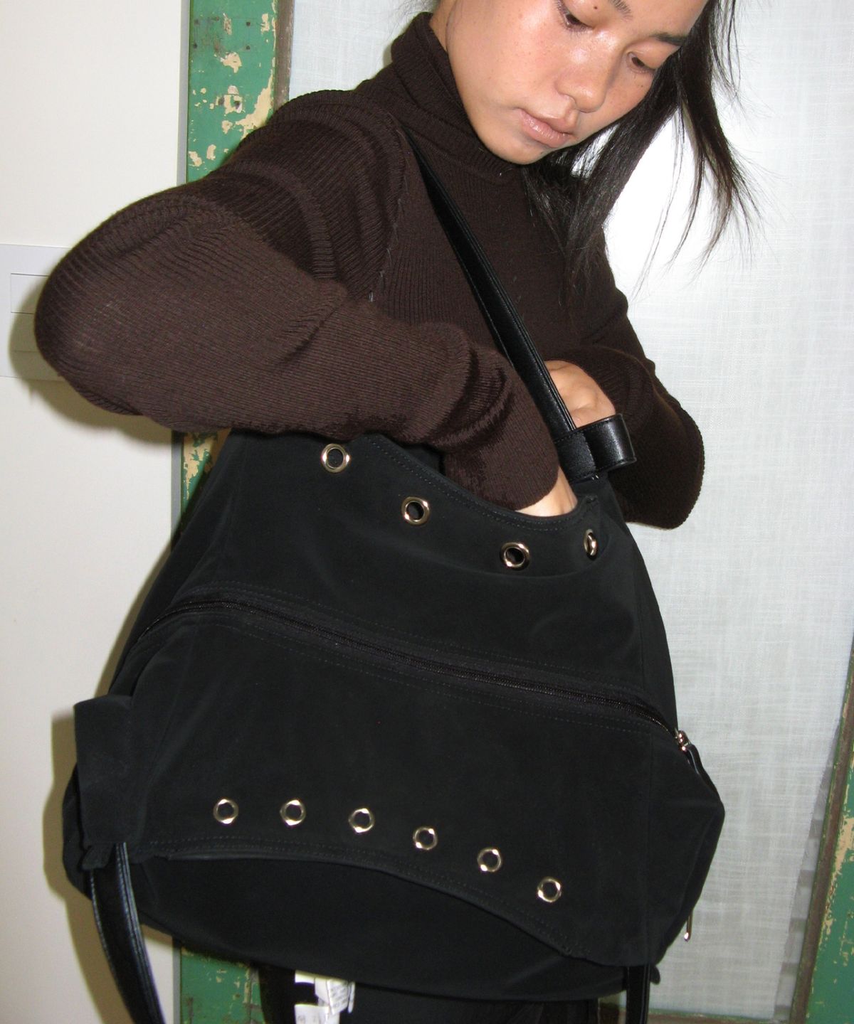 포테(POTE) 0018 One Drop Shoulder Bag_Eyelet Black