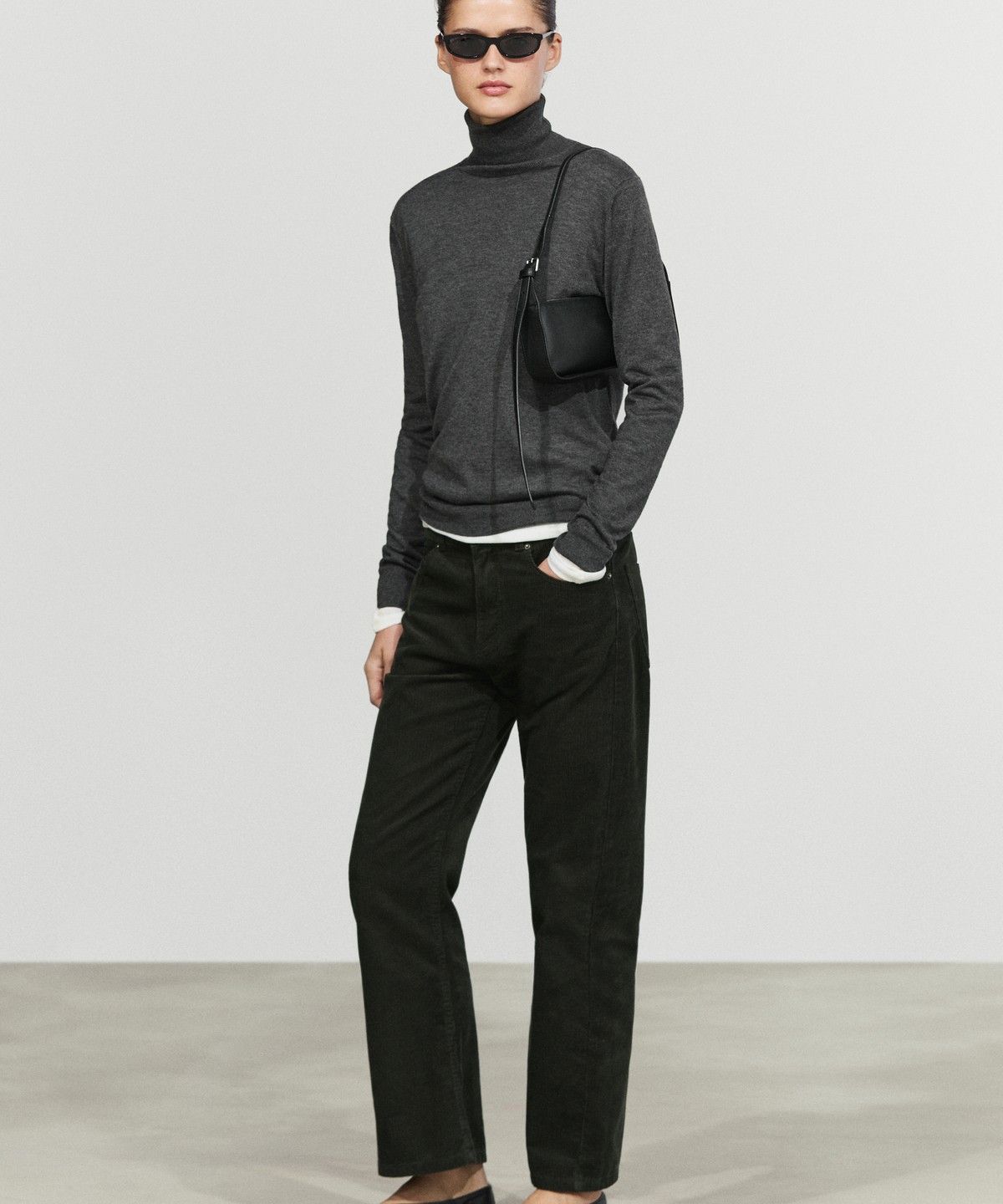마시모두띠(MASSIMO DUTTI) 플레어 핏 마이크로 코듀로이 팬츠