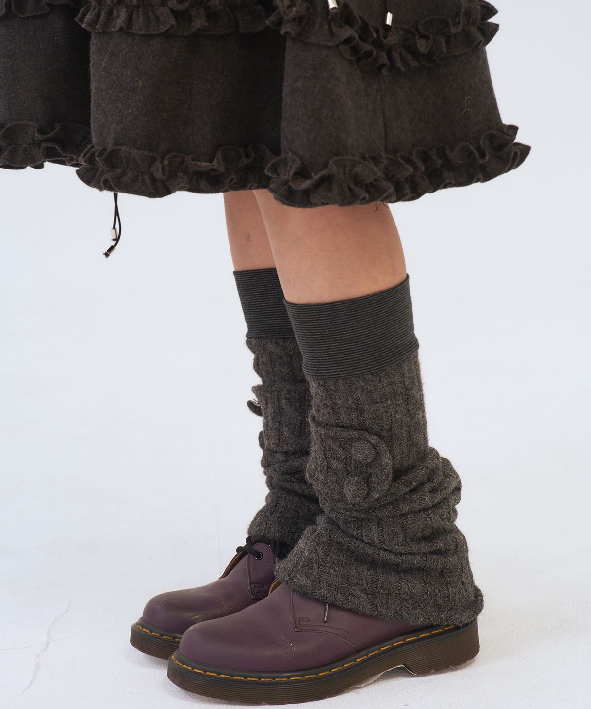 오피쉬(OAFISH) Button Strap Leg Warmer, Charcoal