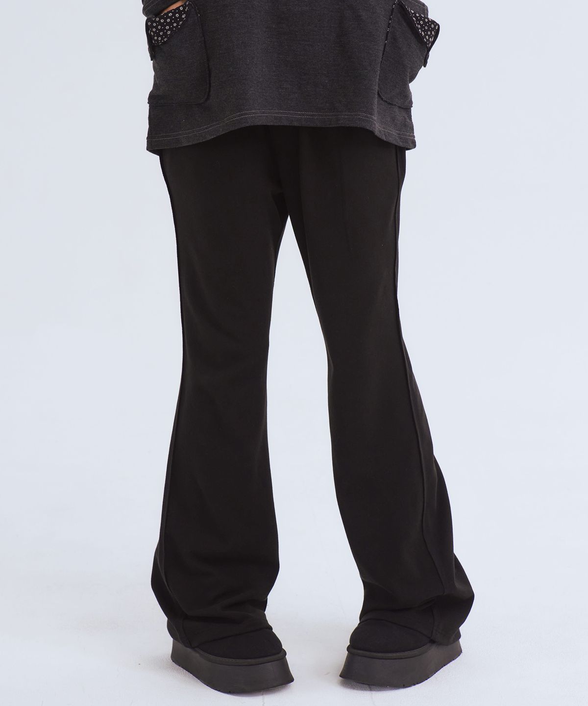 오피쉬(OAFISH) Soft Easy Bootcut Pants, Black