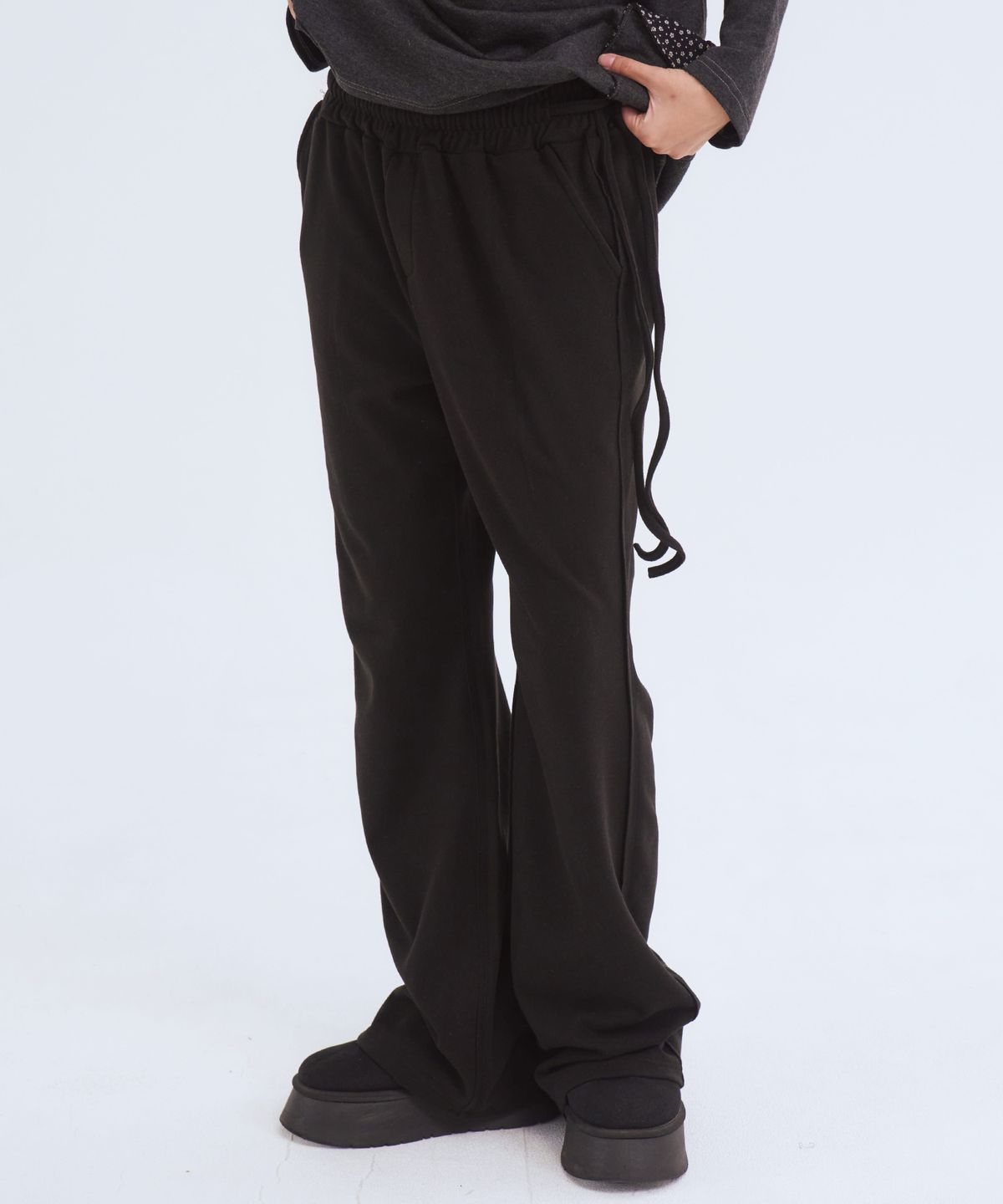 오피쉬(OAFISH) Soft Easy Bootcut Pants, Black