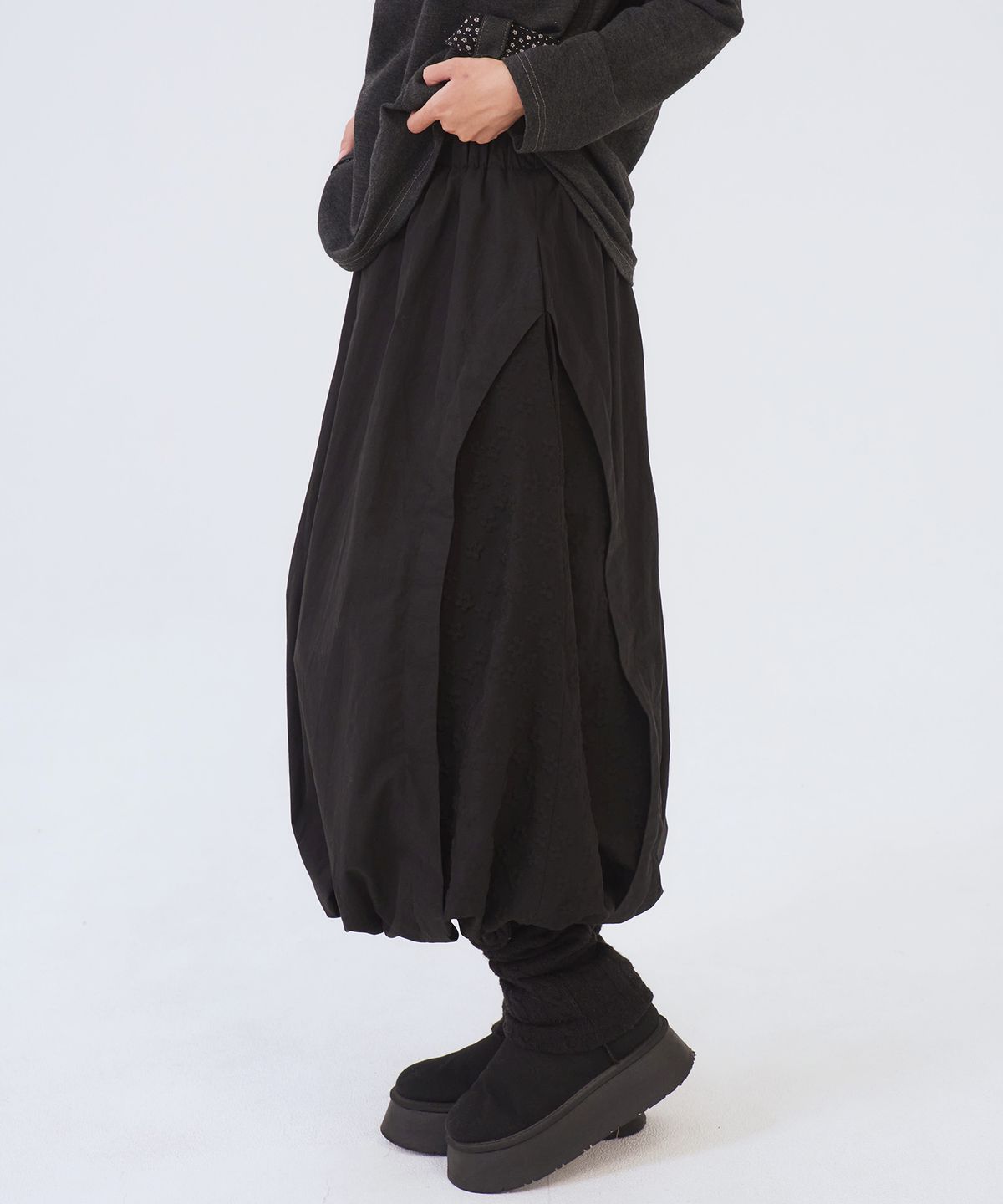 오피쉬(OAFISH) Color-Blocked Balloon Long Skirt, Black