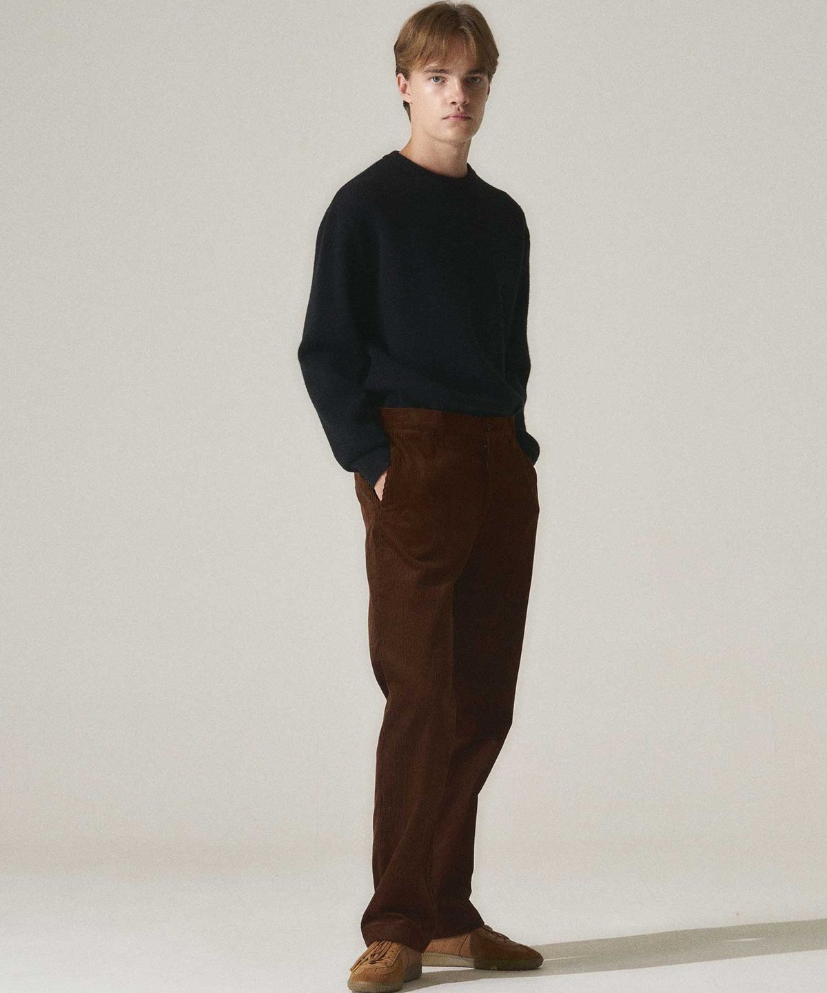 라이즈앤빌로우(RISE&BELOW) HEAVY DUTY 질롱울 크루넥 스웨터 BLACK