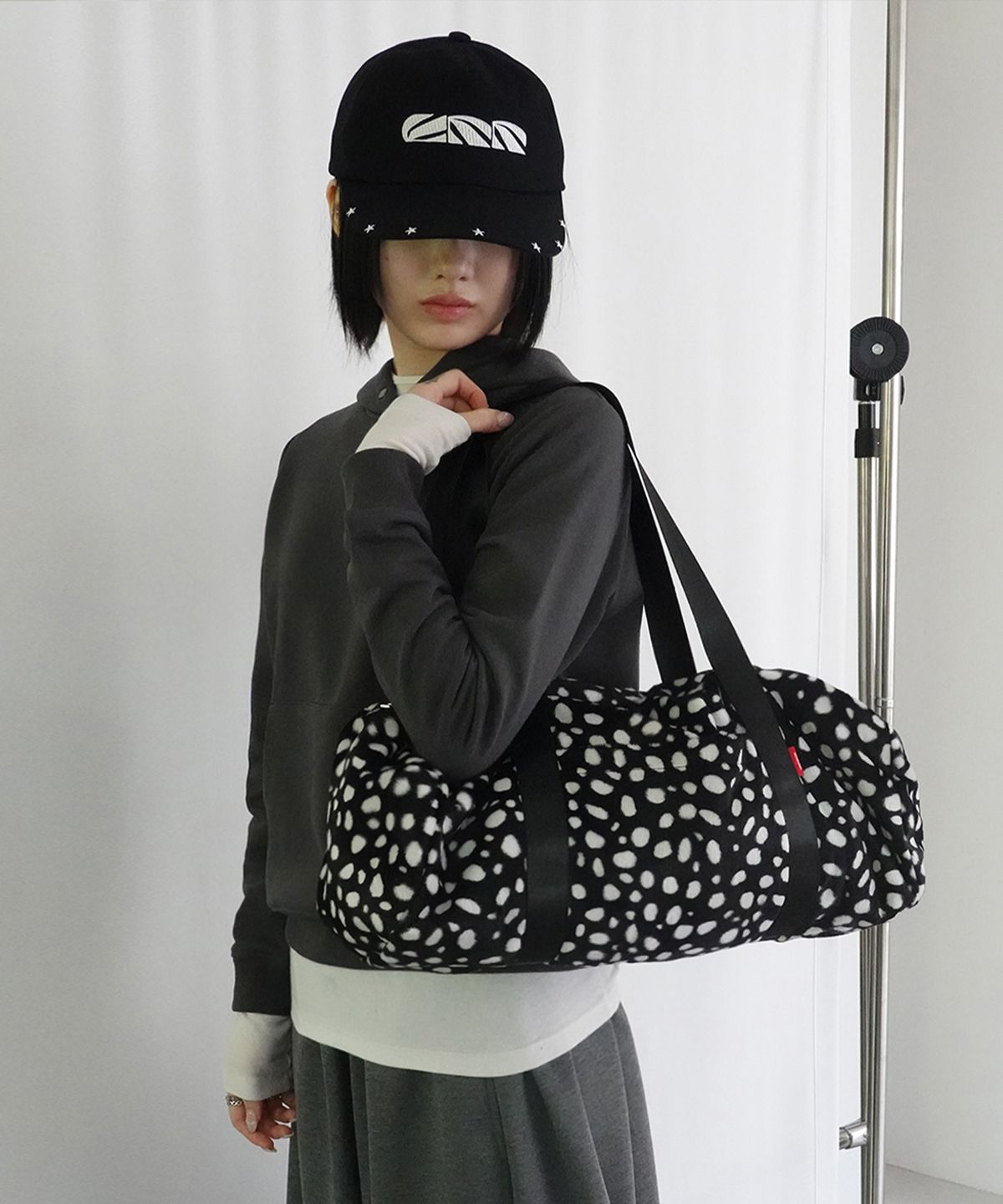 키미미(KIMIMI) 카우 스팟 볼링백 블랙