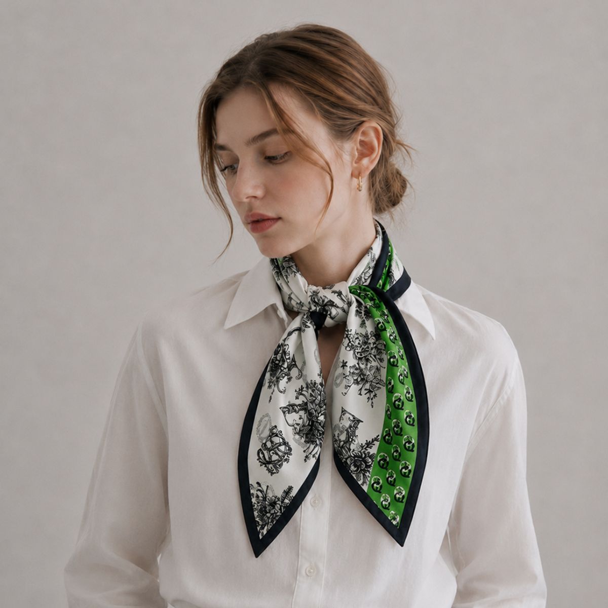 루이까또즈스카프(LOUIS QUATORZE SCARF) 그래비티 울실크 마름모 스카프 1GSD100