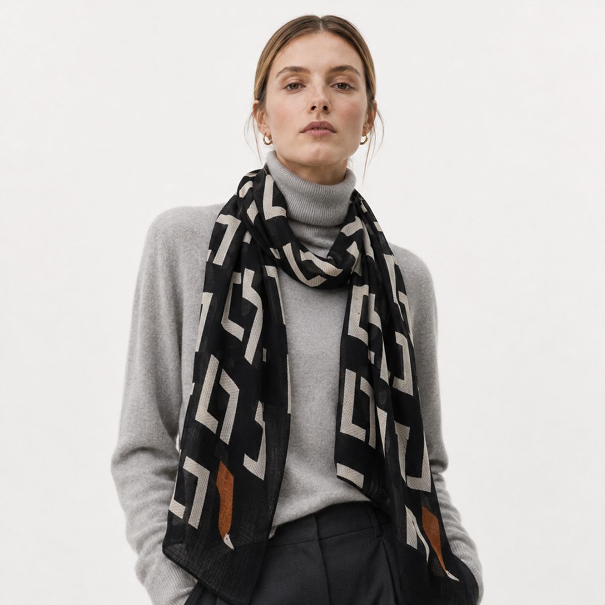 루이까또즈스카프(LOUIS QUATORZE SCARF) 알토 울 롱 스카프 2BPP453