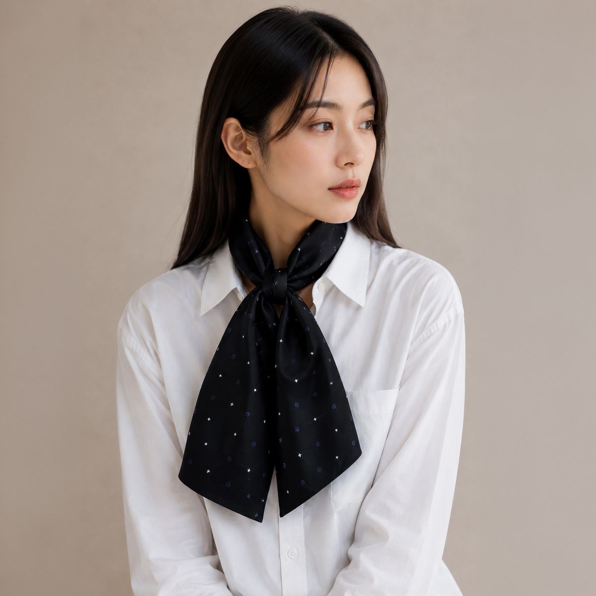 루이까또즈스카프(LOUIS QUATORZE SCARF) 트리스탄리버스 실크 방도 스카프 1BSL183