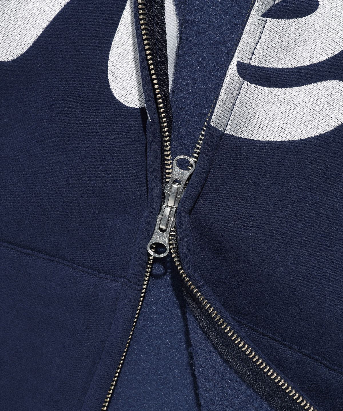 이지이지이지(EASYEASYEASY) Easy Net Logo Zip Hoodie Navy