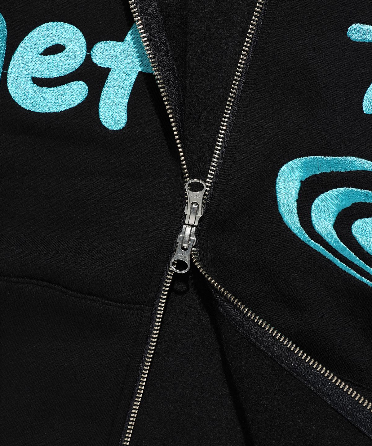 이지이지이지(EASYEASYEASY) Net Coil Zip Hoodie Black