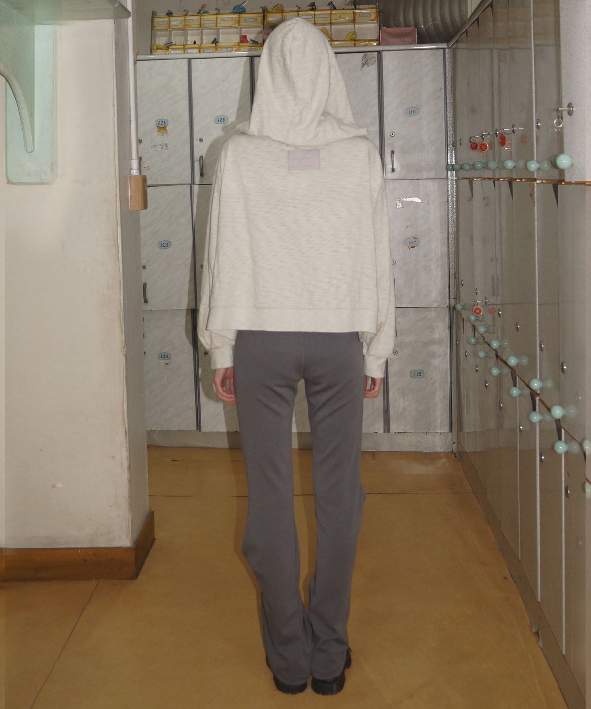 뮤즈뮤지엄(MUSEMUSEUM) Draped Hood Jacket - Beige