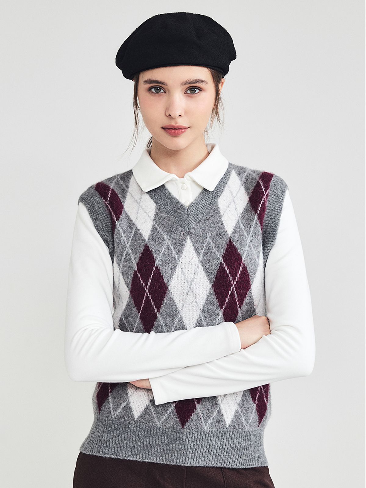 로드로아르(LORDLOAR) 아가일 V넥 베스트 GREY
