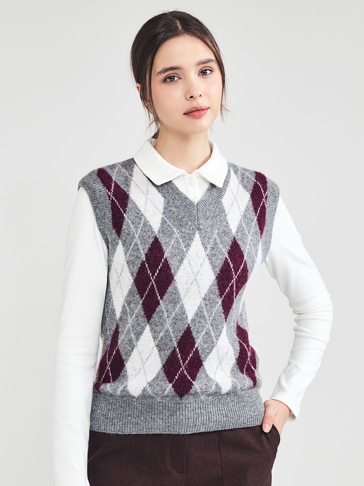 로드로아르(LORDLOAR) 아가일 V넥 베스트 GREY